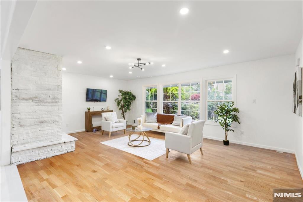 496 Seven Oaks Court