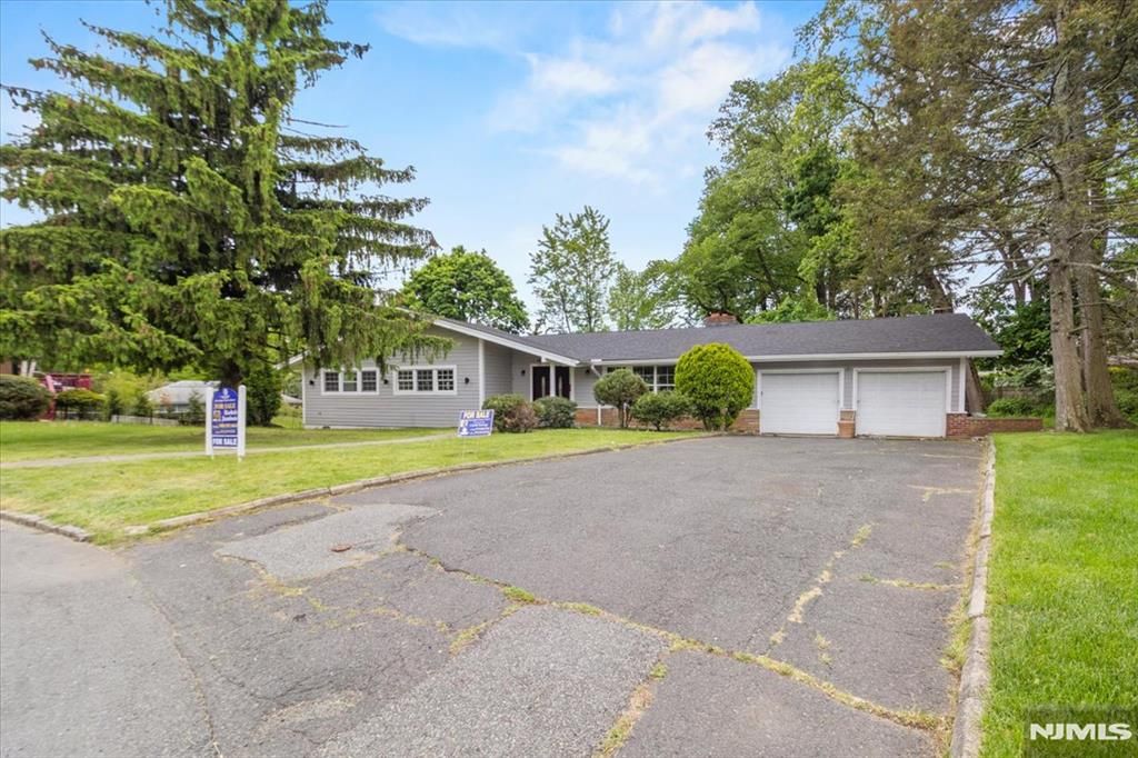 Photo of 496 Seven Oaks Court, Orange, NJ 07050 (MLS # 26017690)