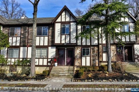 Photo of 3707 Mark Twain Way, Mahwah, NJ 07430 (MLS # 26014725)