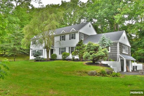 Photo of 4 Adams Rd, Saddle River, NJ 07458 (MLS # 25027242)