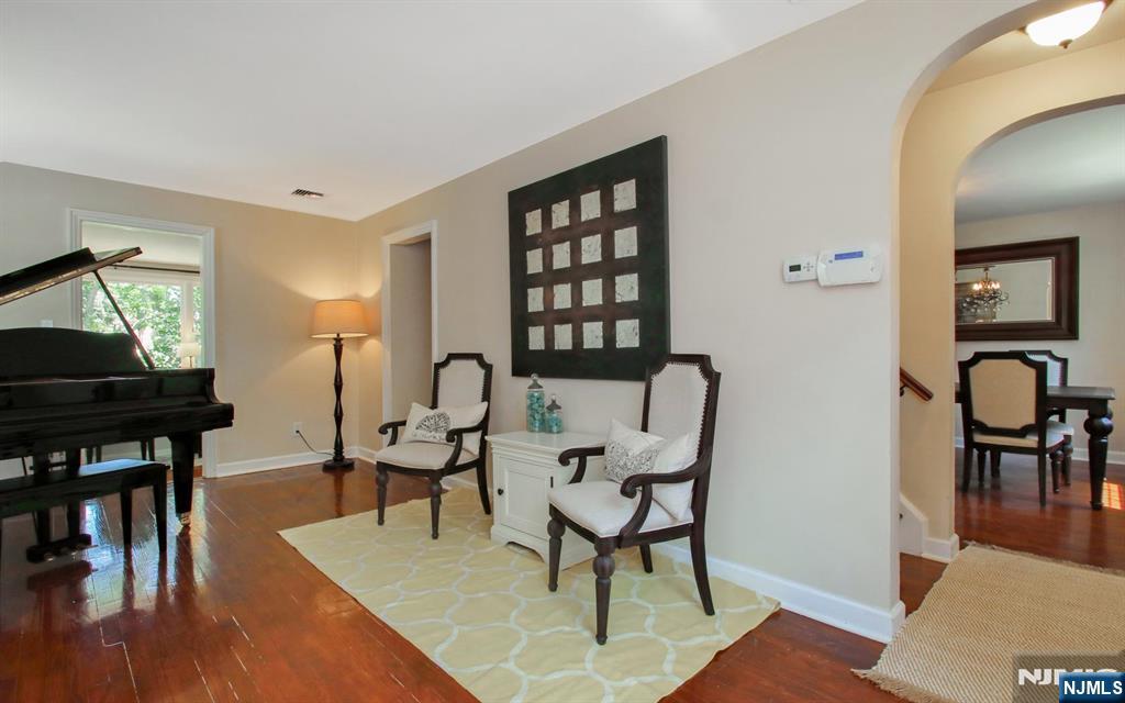 Rental Property at 13 Hillcrest Rd, Tenafly, New Jersey - Bedrooms: 3 
Bathrooms: 2 
Rooms: 7  - $4,700 MO.