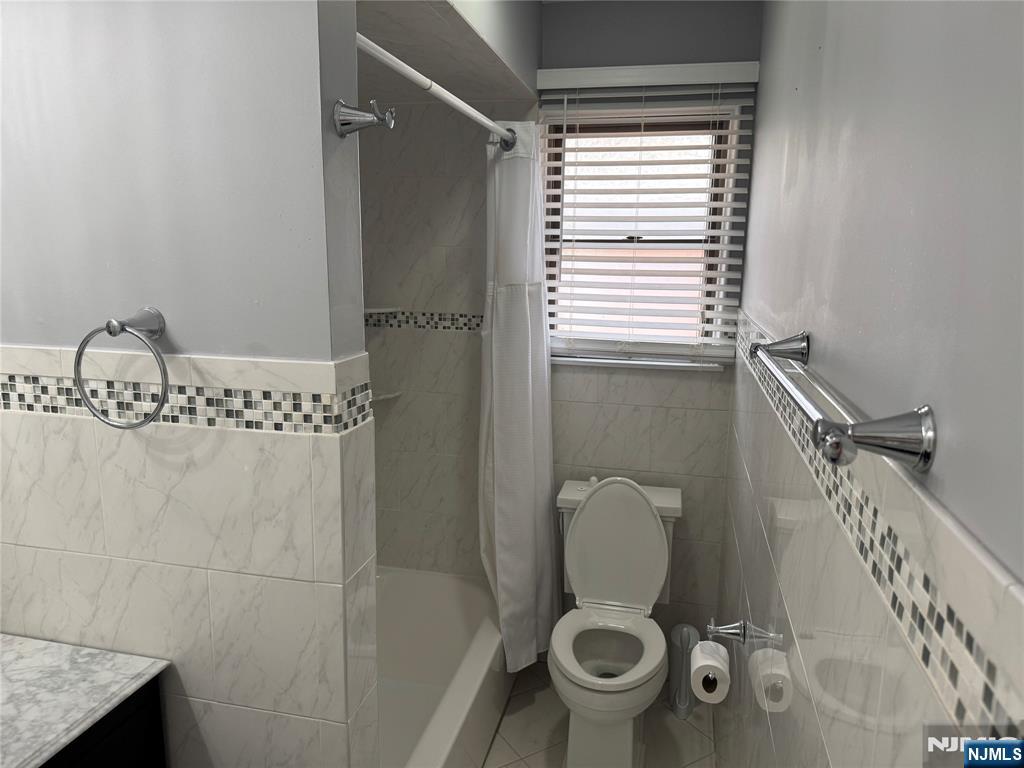 Lodi, New Jersey 07644, United States, 2 Bedrooms Bedrooms, ,1 BathroomBathrooms,Residential,Active,197069