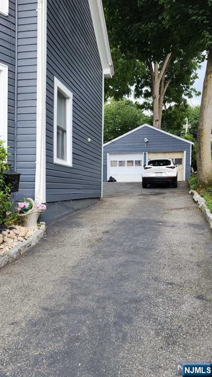 Caldwell, New Jersey 07006, United States, 4 Bedrooms Bedrooms, ,2 BathroomsBathrooms,Residential,Pending,47426