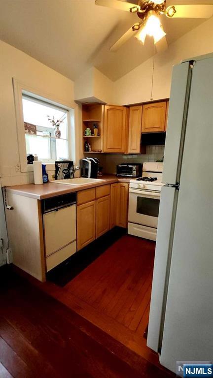 Caldwell, New Jersey 07006, United States, 4 Bedrooms Bedrooms, ,2 BathroomsBathrooms,Residential,Pending,47426