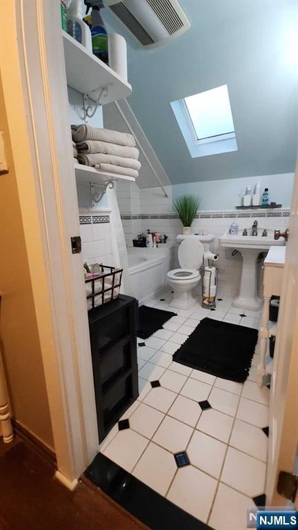 Caldwell, New Jersey 07006, United States, 4 Bedrooms Bedrooms, ,2 BathroomsBathrooms,Residential,Pending,47426