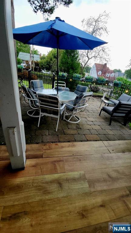 Caldwell, New Jersey 07006, United States, 4 Bedrooms Bedrooms, ,2 BathroomsBathrooms,Residential,Pending,47426