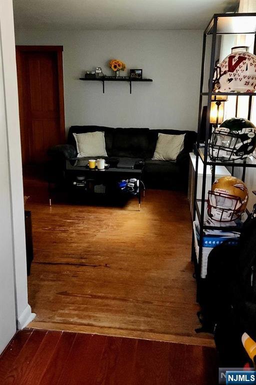 Caldwell, New Jersey 07006, United States, 4 Bedrooms Bedrooms, ,2 BathroomsBathrooms,Residential,Pending,47426