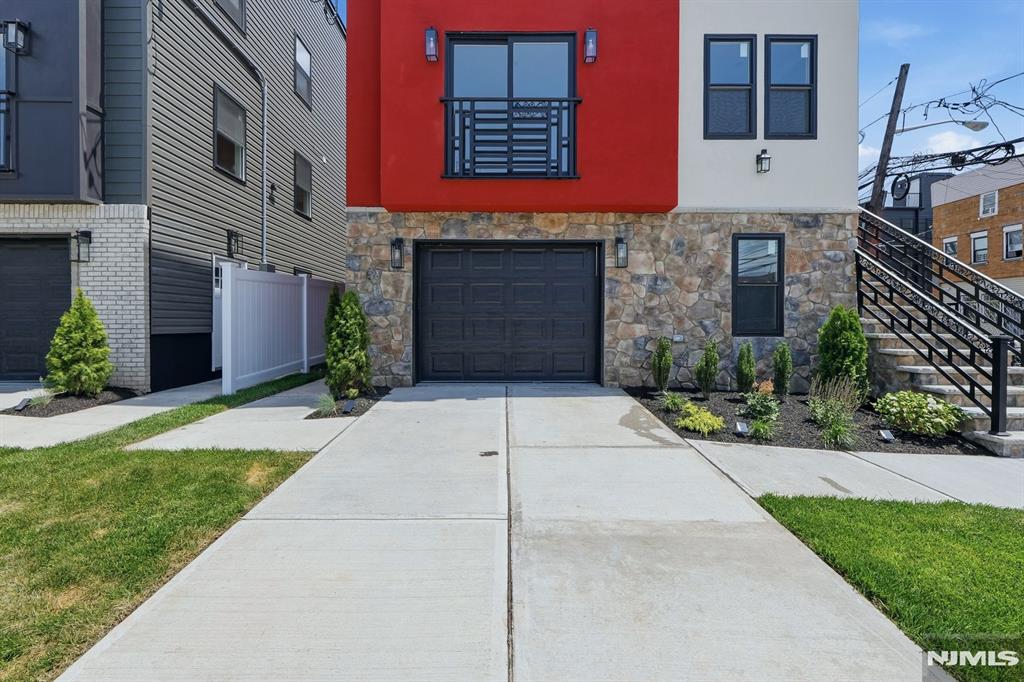 438 10th Street