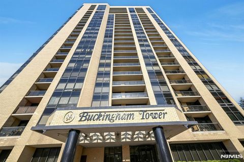 Photo of 800 Palisade Avenue #109, Fort Lee, NJ 07024 (MLS # 26011423)