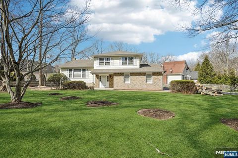 Photo of 2 Eisenhower Rd, Closter, NJ 07624 (MLS # 26017366)