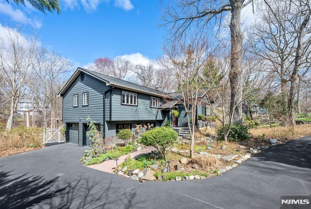 Photo of 87 Buena Vista Drive, Ringwood, NJ 07456 (MLS # 26011991)