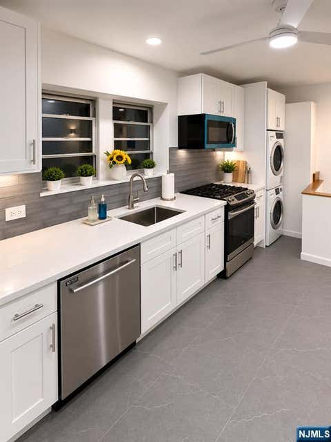 Photo of 251 Grant AVE #2, Cliffside Park, NJ 07010 (MLS # 26030051)