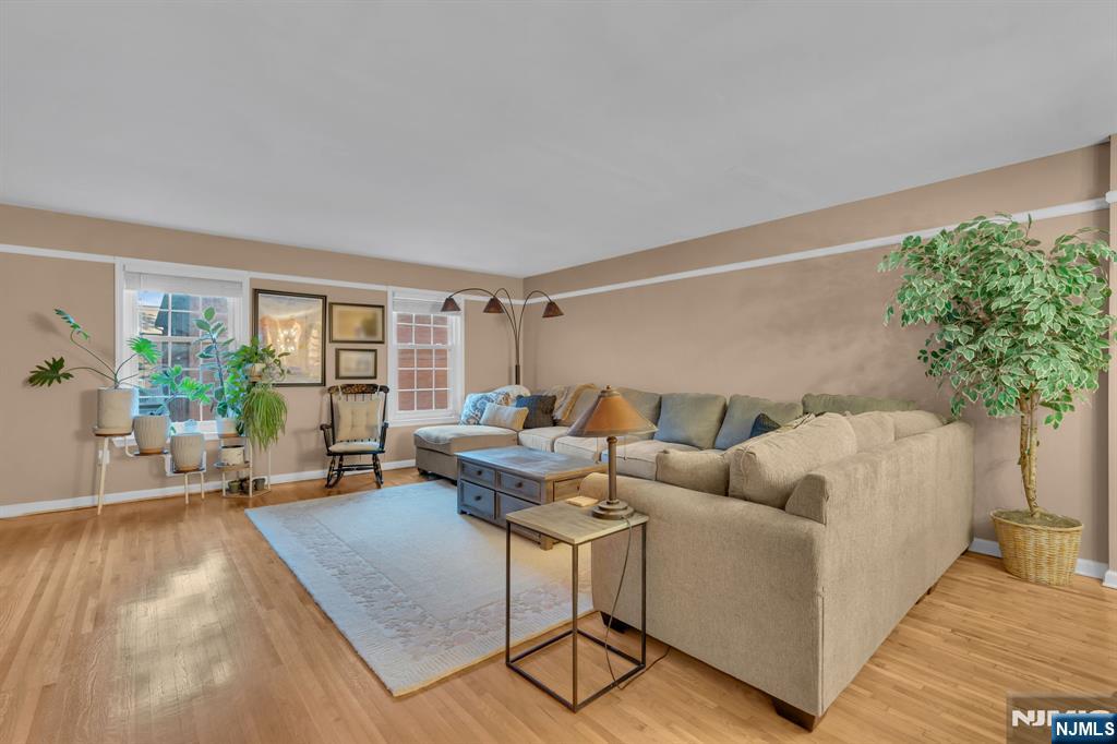 3661 Meadow Lane
