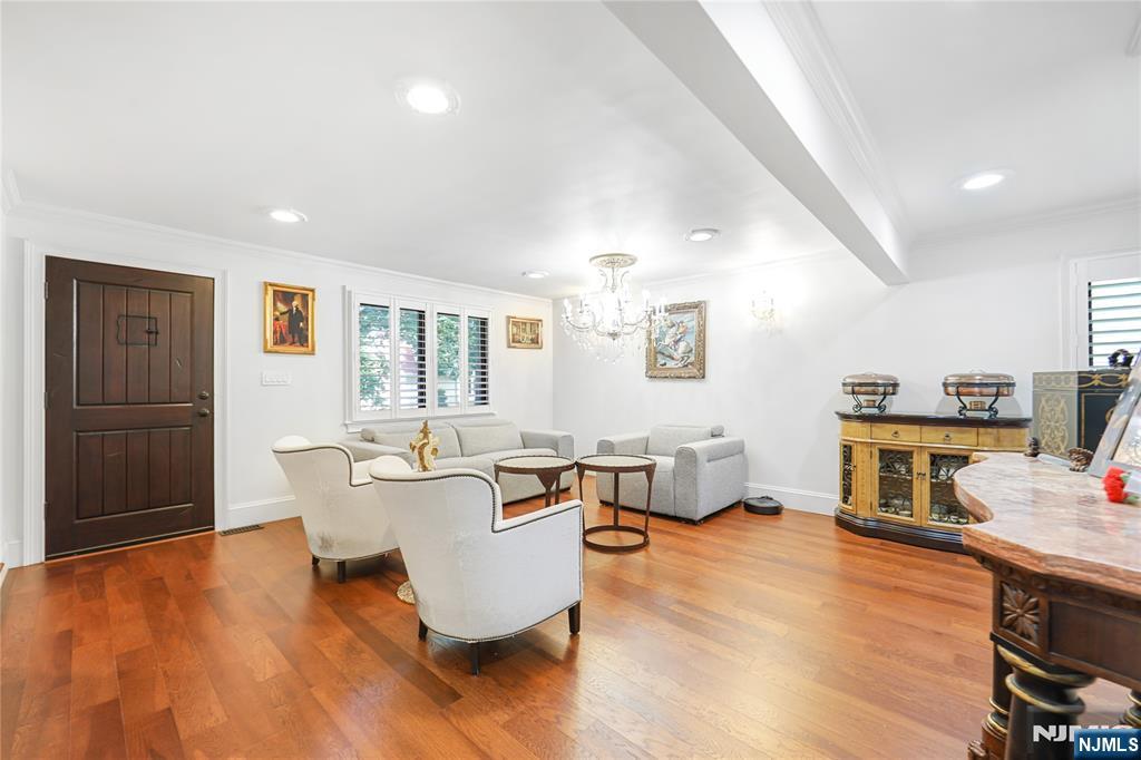 12 Morningside Avenue