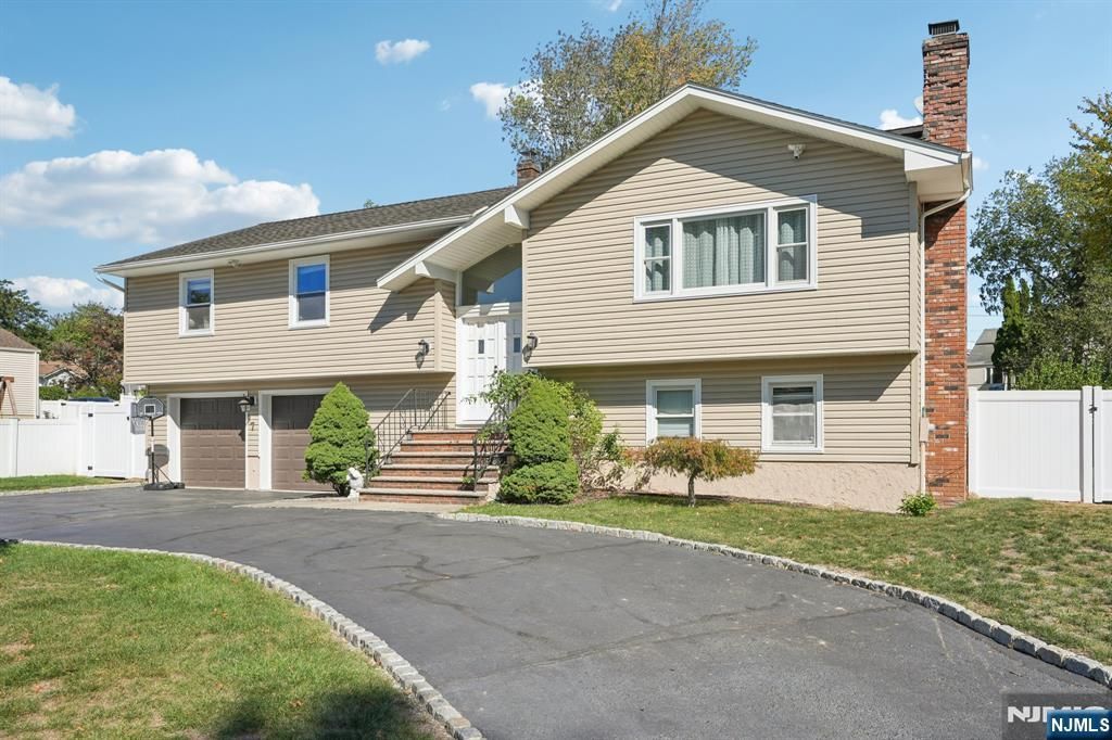 Photo of 7 Wanda Avenue, Wayne, NJ 07470 (MLS # 25035356)