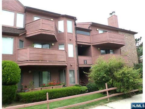Photo of 2427 3rd ST, Fort Lee, NJ 07024 (MLS # 26032257)