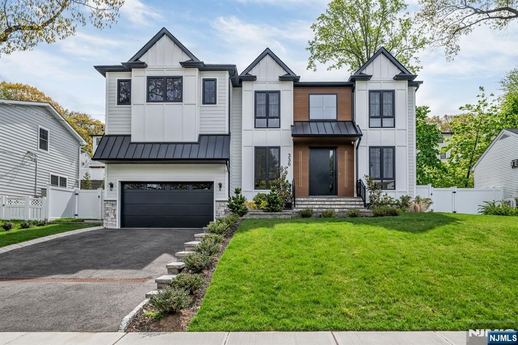 Photo of 336 Lockwood Drive, Paramus, NJ 07652 (MLS # 26019630)