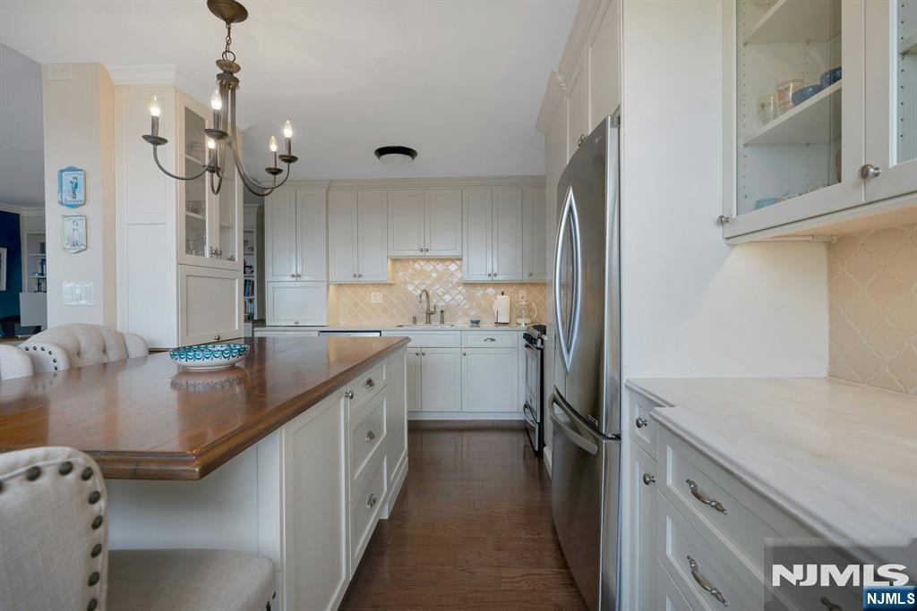 2000 Linwood Avenue 22B