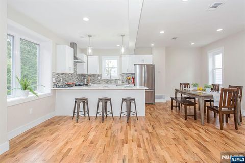 Photo of 2389 3rd St, Fort Lee, NJ 07024 (MLS # 26019466)