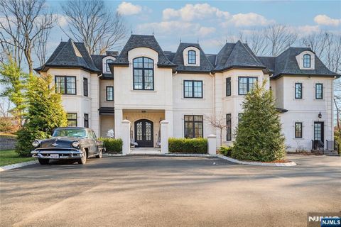 Photo of 6 Deertrail Rd, Saddle River, NJ 07458 (MLS # 26008773)