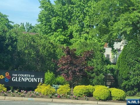 Photo of 10 Peabody Ct #1010, Teaneck, NJ 07666 (MLS # 26004645)