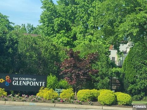 Photo of 10 Peabody Ct #1010, Teaneck, NJ 07666 (MLS # 26004645)