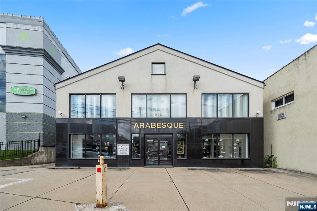 560 Main Street