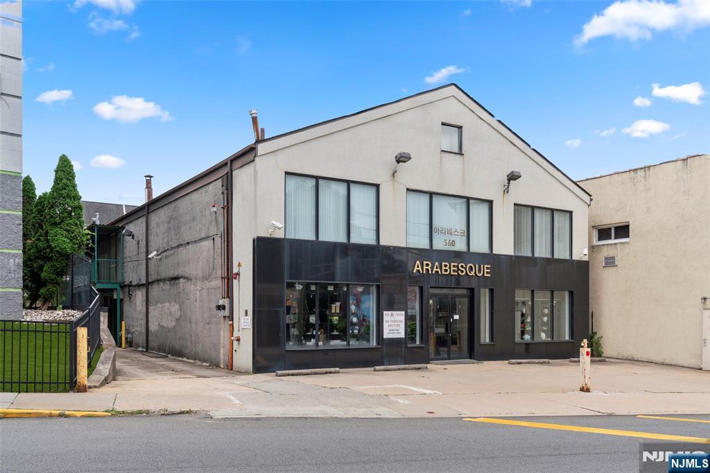 560 Main Street
