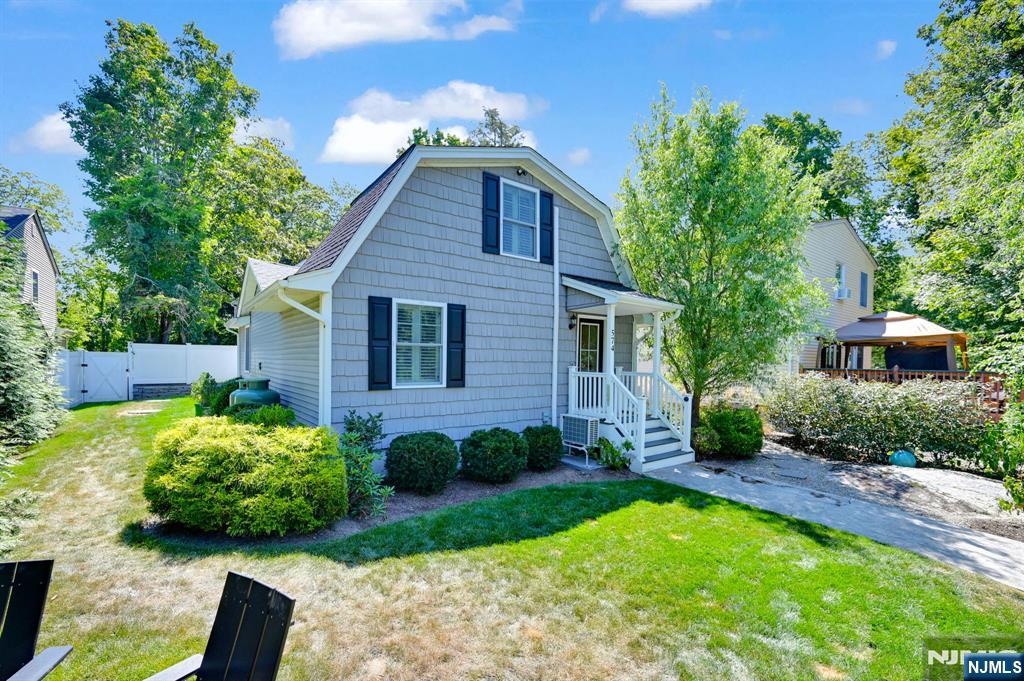 574 Warwick Turnpike