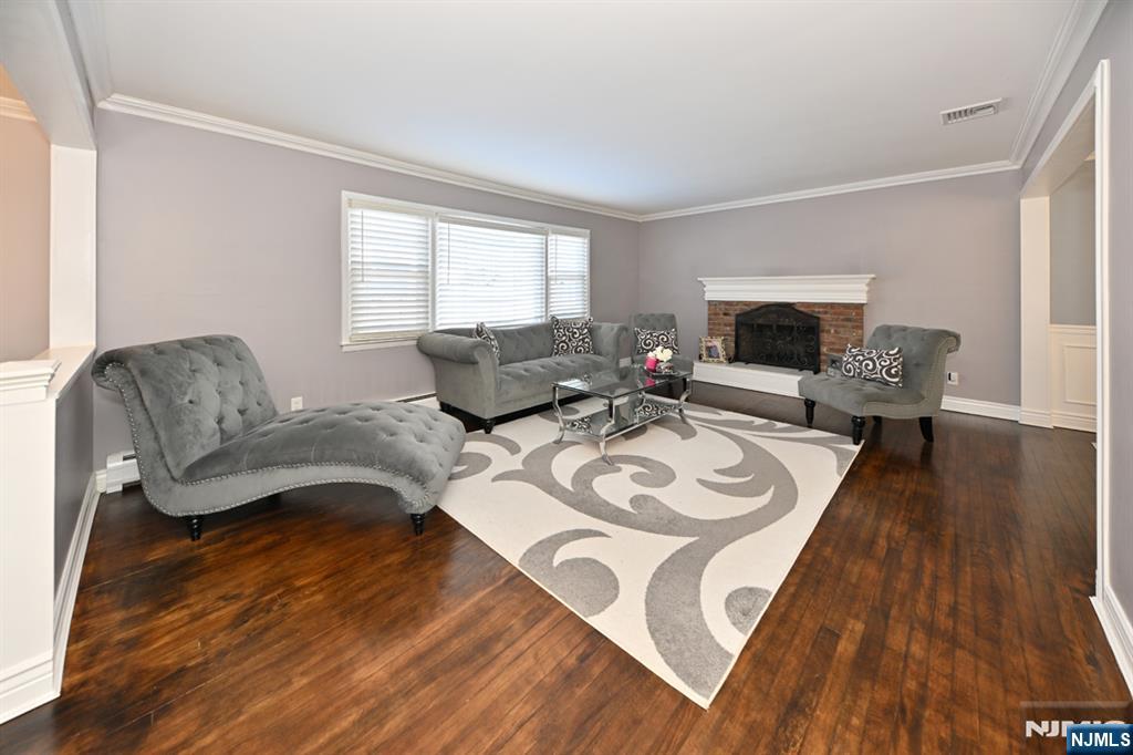 767 Koch Peak Avenue