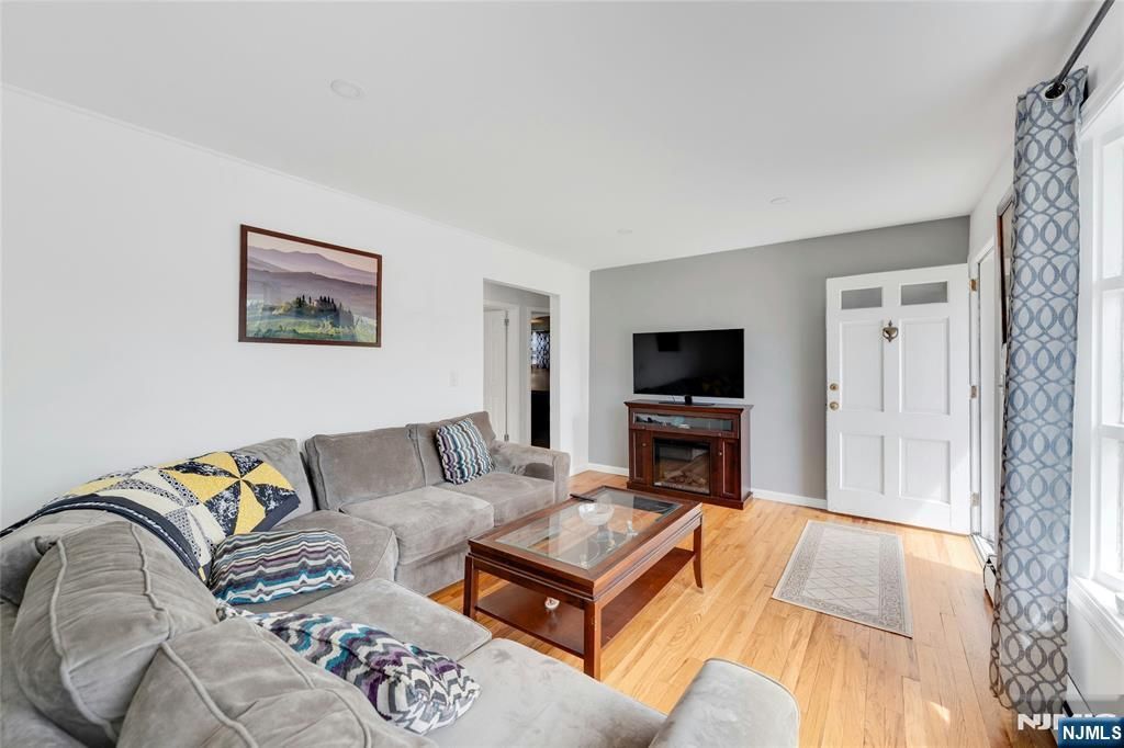 Photo of 137 Lincoln Place, Waldwick, NJ 07463 (MLS # 26013811)