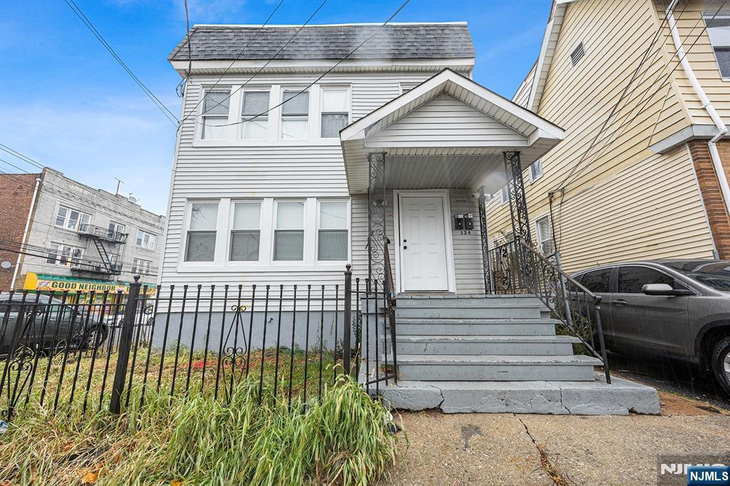 Rental Property at 324 Ellis Ave 1, Irvington, New Jersey - Bedrooms: 3 
Bathrooms: 2 
Rooms: 5  - $2,500 MO.