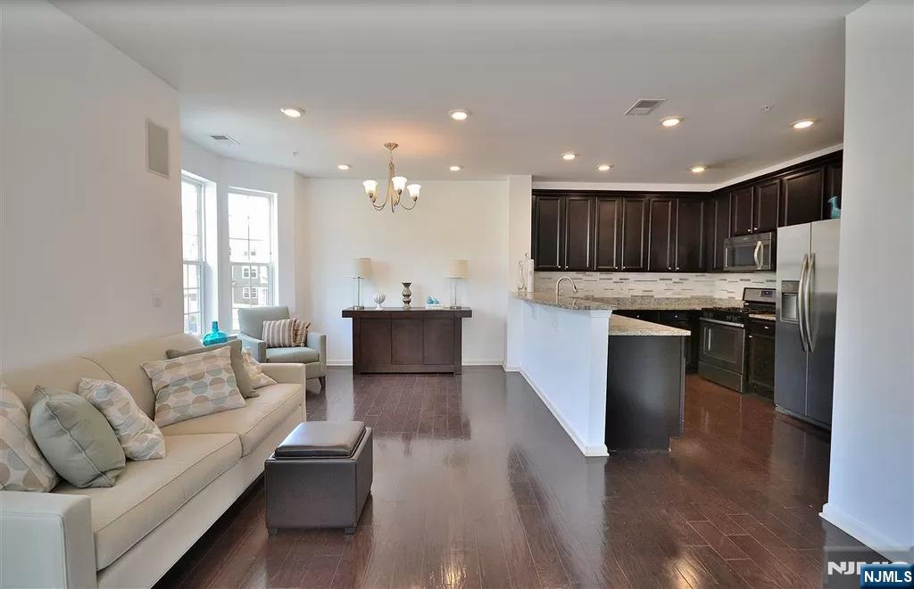 Rental Property at 3 Wesmont Dr 202, Wood Ridge, New Jersey - Bedrooms: 3 
Bathrooms: 3 
Rooms: 6  - $3,900 MO.