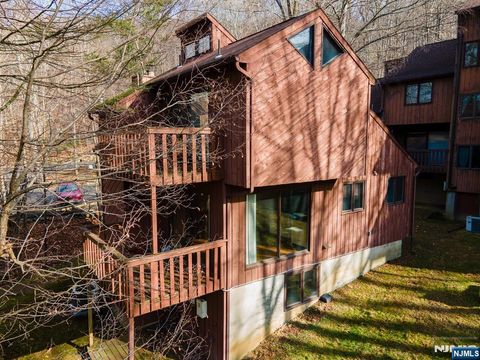 17 Village Way 7 Vernon NJ 07462