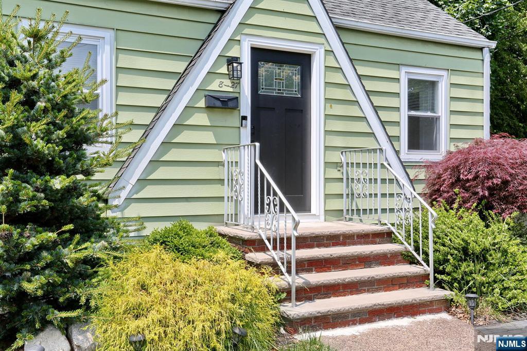 Property for Sale at 827 Park Avenue, Fair Lawn, New Jersey - Bedrooms: 3 
Bathrooms: 2 
Rooms: 6  - $649,000
