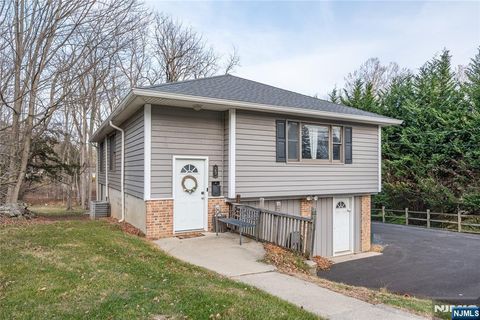 Photo of 29 Main Street, Hackettstown, NJ 07840 (MLS # 25036511)