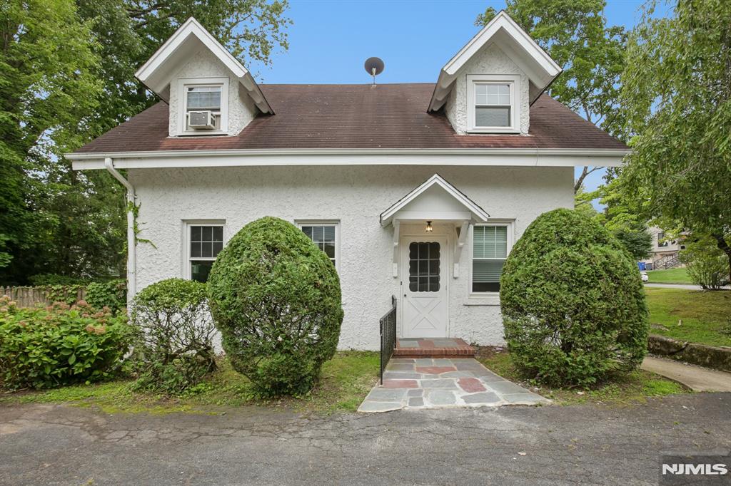195 Riveredge Road 1