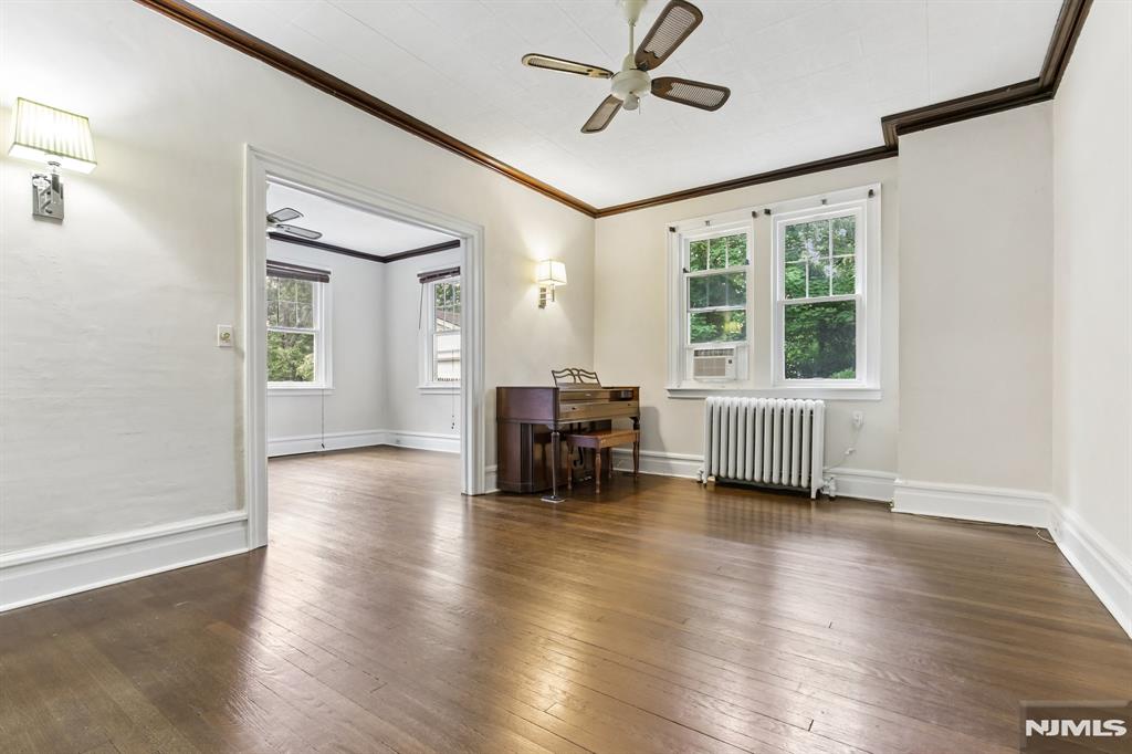 195 Riveredge Road 1