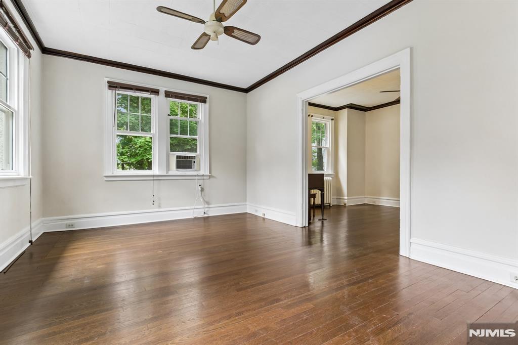195 Riveredge Road 1