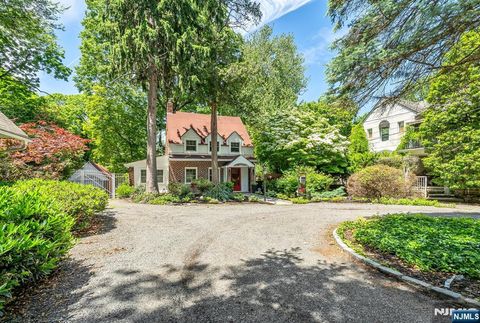 Photo of 740 River Road, Teaneck, NJ 07666 (MLS # 26019506)