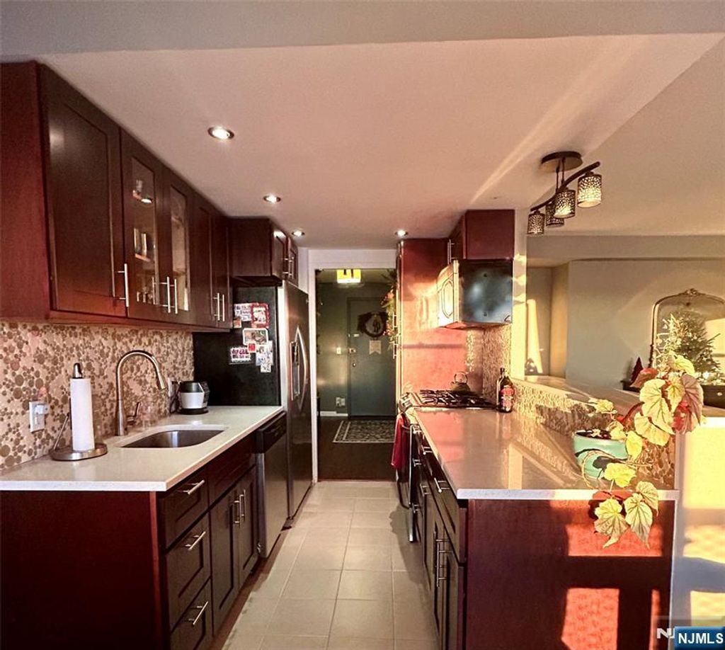 Photo of 6600 Boulevard East #10N, West New York, NJ 07093 (MLS # 26014411)