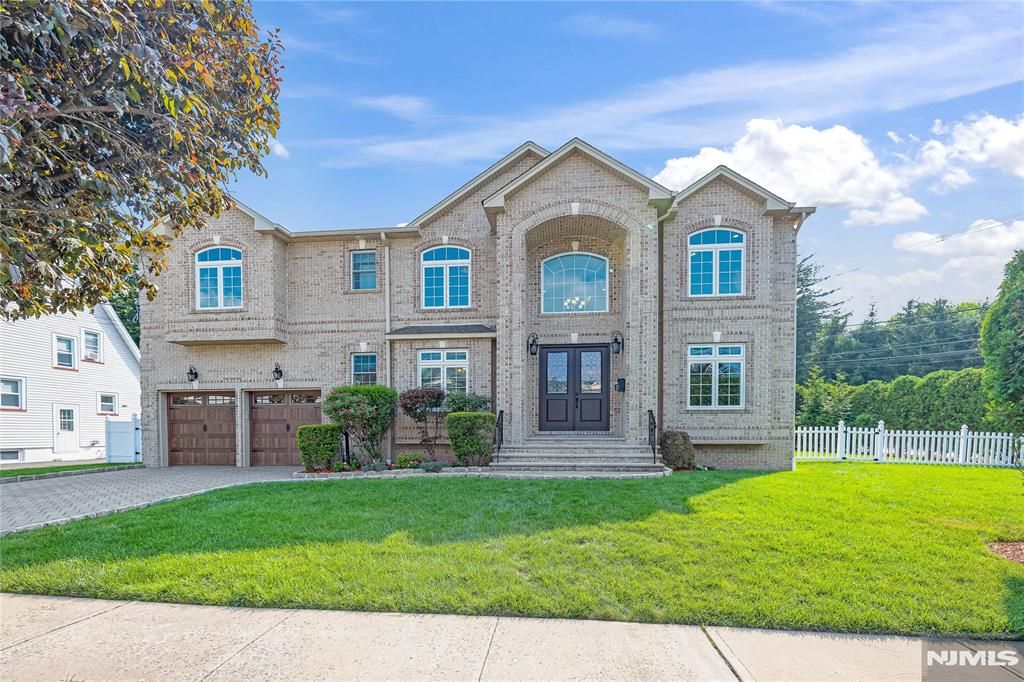 Photo of 4 Holland Avenue, Demarest, NJ 07627 (MLS # 25028571)