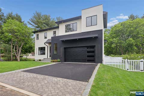 Photo of 1 Bancroft Place, Cresskill, NJ 07626 (MLS # 26030265)