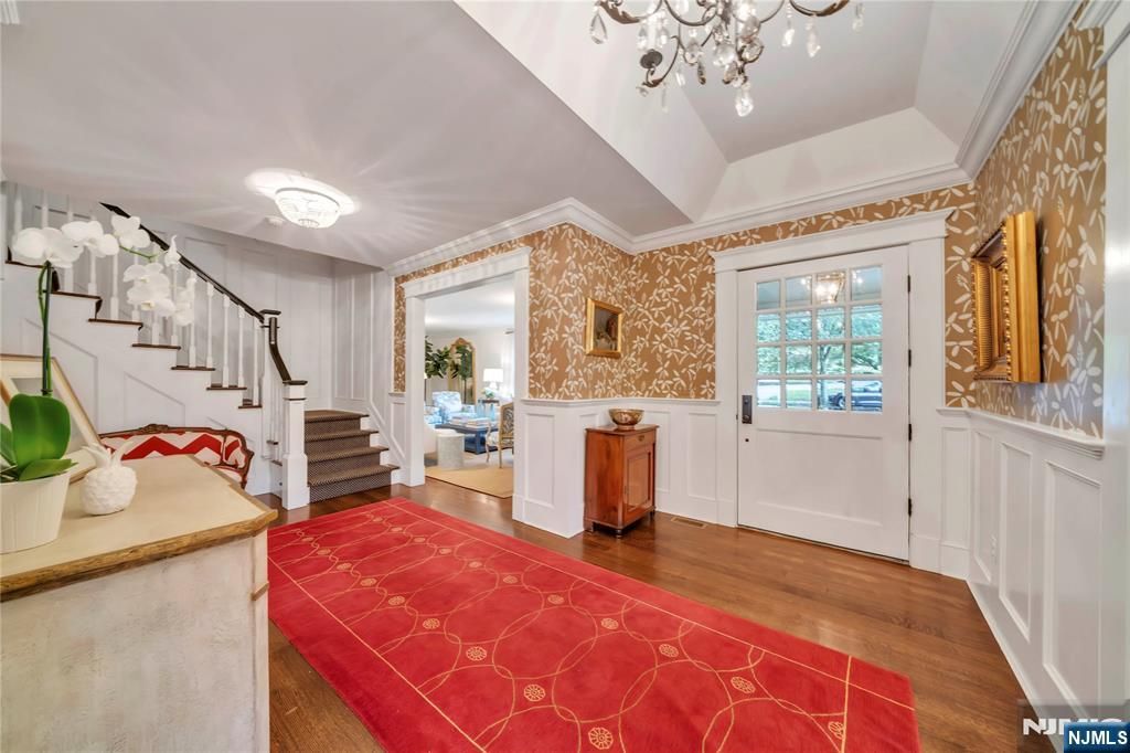 Photo of 265 West End Avenue, Ridgewood Village, NJ 07450 (MLS # 25036734)