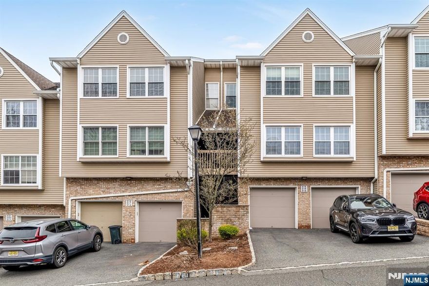 Rare opportunity to purchase the 2 bedroom, 3 full bathroom with loft unit in Windsor Square! Also comes with a one car garage! This unit comes with lots of natural light. It feels very spacious with high ceilings, and the kitchen has beautiful wooden cabinets and stainless steel appliances. This unit has central air and HVAC has been recently replaced. The nice outside deck includes a storage room space which is so useful! The loft feels very open and a wonderful extra space for an office/ game room/ bedroom/ 2nd living room, or anything else! This place won't last! Hurry!! Take a look today!