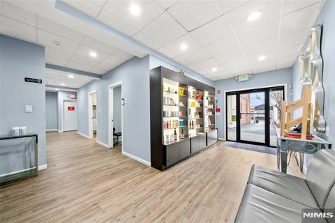 MLS: 25008871