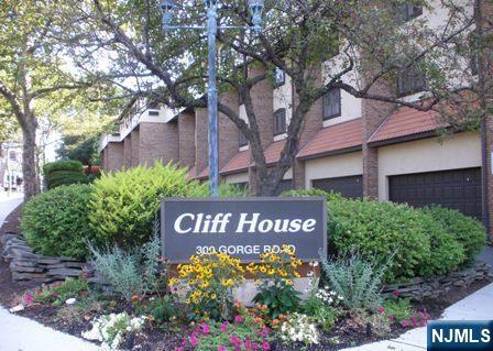 Photo of 300 Gorge Road #6, Cliffside Park, NJ 07010 (MLS # 26032041)