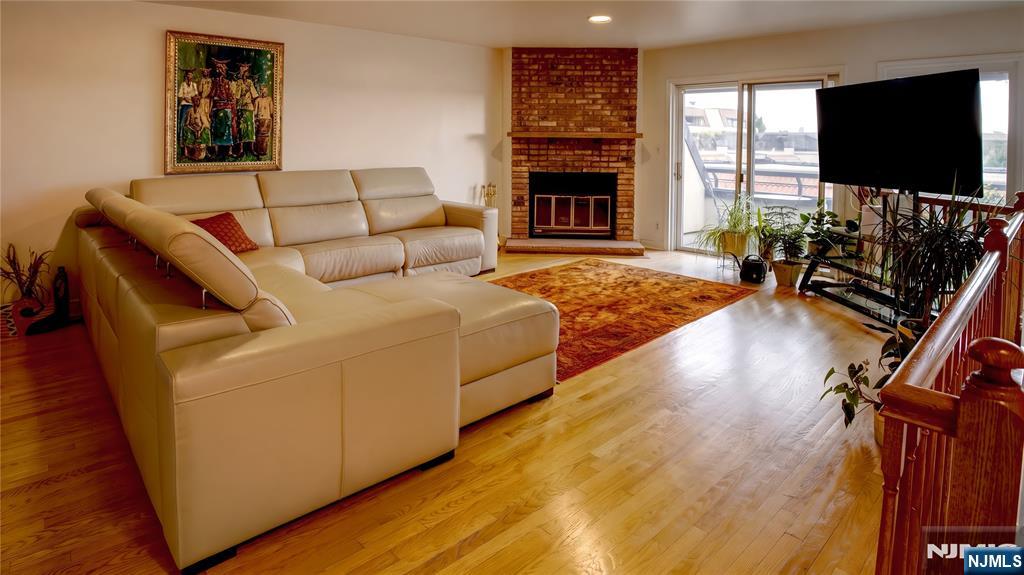 300 Gorge Road 6