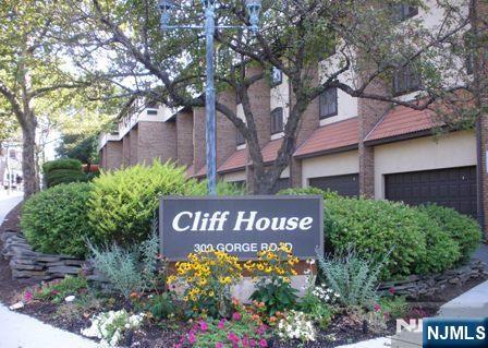 Photo of 300 Gorge Road #6, Cliffside Park, NJ 07010 (MLS # 26032041)