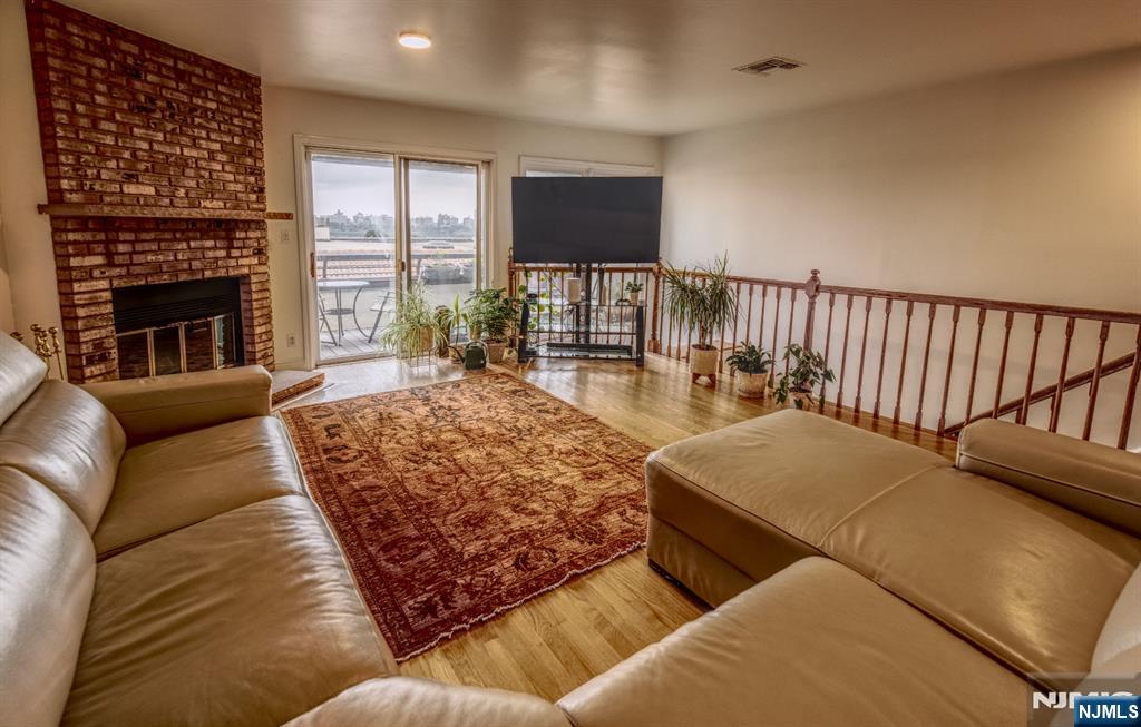 300 Gorge Road 6